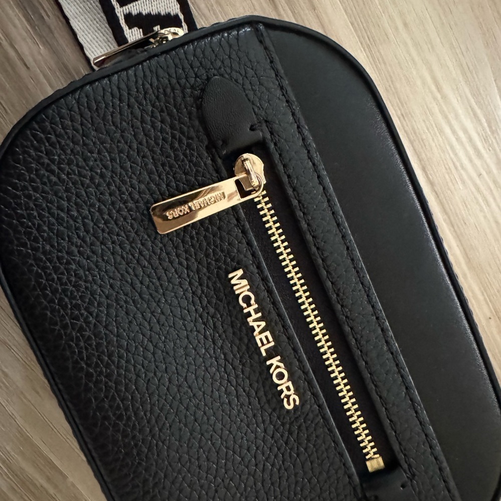 MICHAEL KORS Black Leather Belt Bag with Logo Strap - Picture 2 of 5